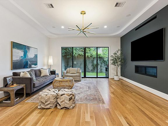 4th image of 240 Birdsall St