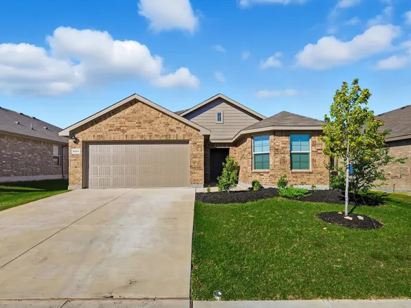 9521 Golden Summit Dr, Fort Worth, TX 76131