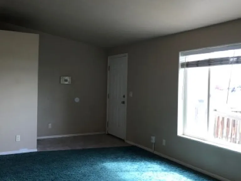 121 Aspenwood Dr — Photo 4