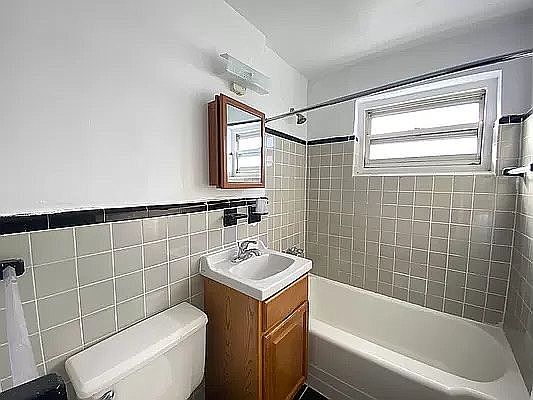 5th image of 10-08 Hartman Ln #1F