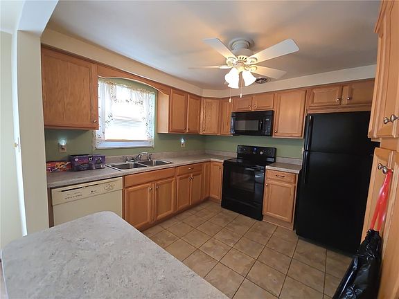 3rd image of 103 Castle Dr