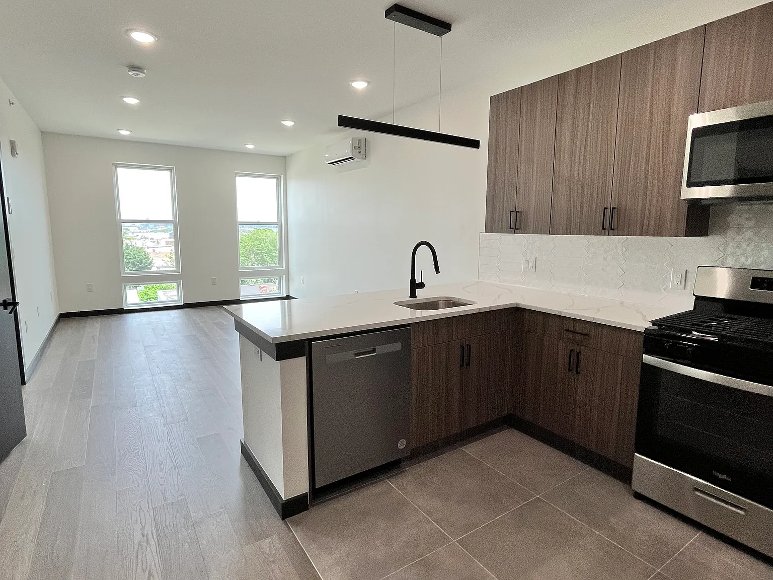 1 bed, 650 sqft, $2,600 — Photo 2