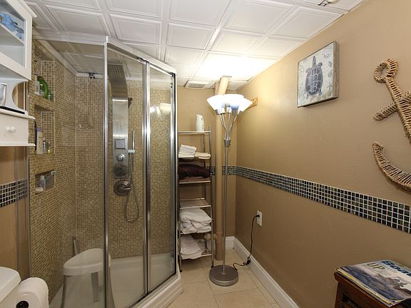 2nd master bedroom bathroom 