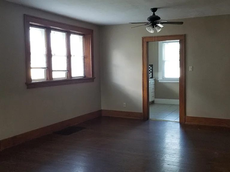 1722 Sinclair St — Photo 3
