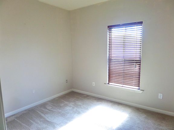 5th image of 202 Herrington Dr