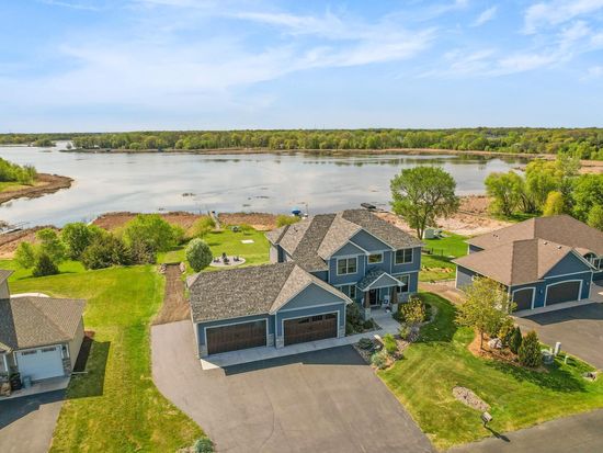 26042 Sunset Dr, Chisago City, MN 55013