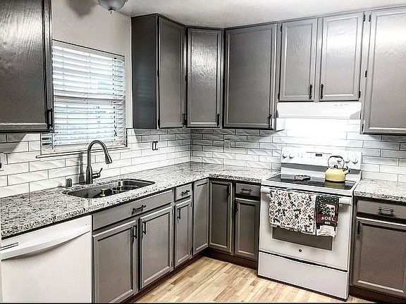 3rd image of 1911 Valencia St