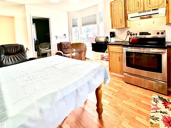 5th image of 244 Porter Ave