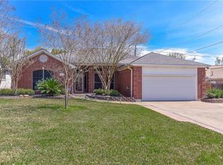 4005 Warwick Ln, Bryan, TX 77802