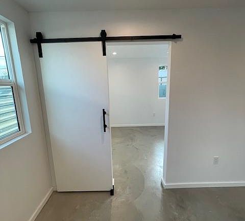 4th image of 10459 Ilex Ave