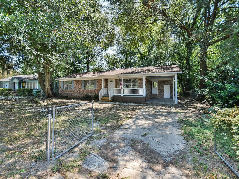 1st image of 2804 Riverbank Dr
