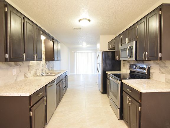 5th image of 4403 Fieldcrest Dr