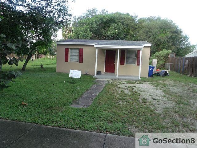 2nd image of 413 NW 14th Way