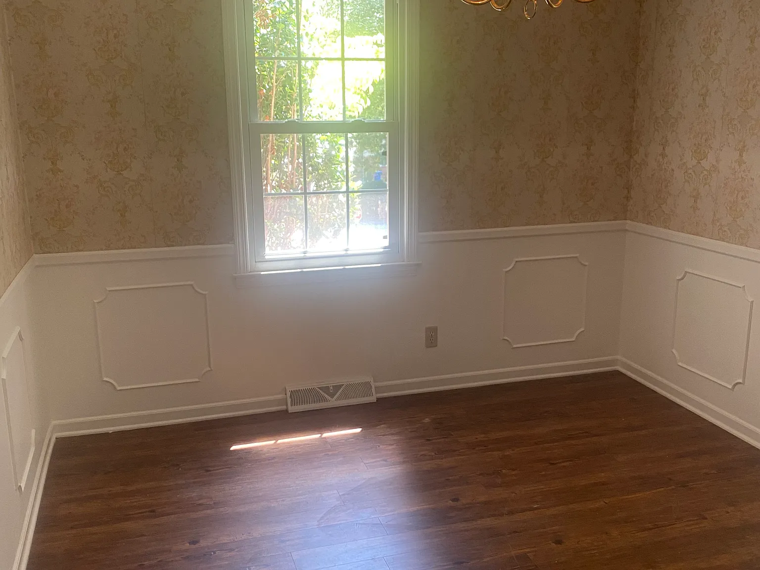 3 bed, 1821 sqft, $1,900 — Photo 1