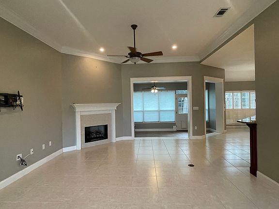 5th image of 827 Coldwater Creek Cir