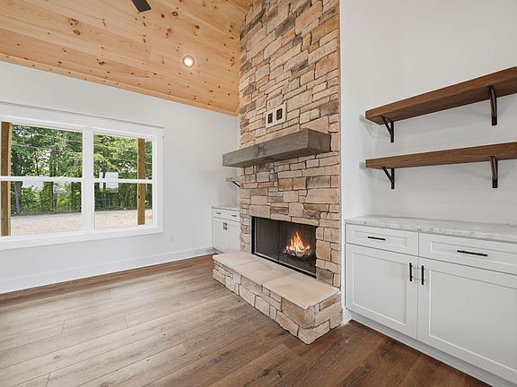 5th image of 1521 Azure Ln