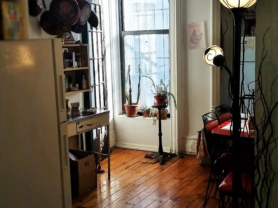 1st image of 146 Quincy St APT 1