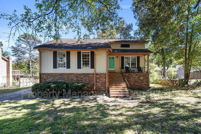 4 bed, 3.0 bath, 2052 sqft, $1,900 — Photo 2