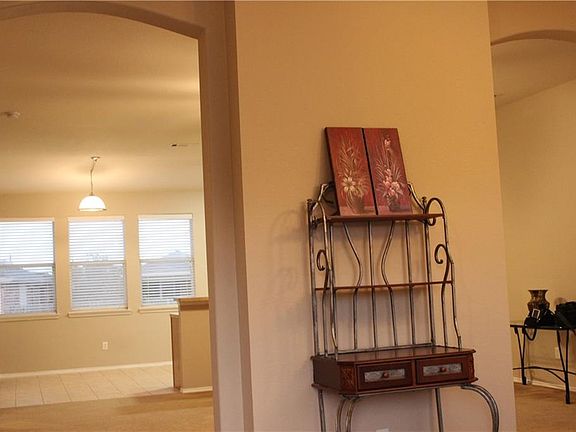5th image of 3405 Fashion St
