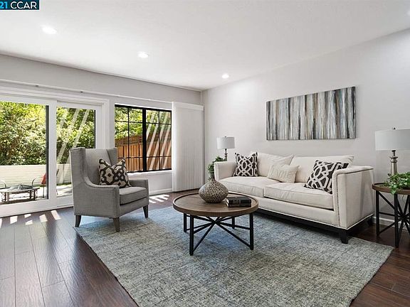 2nd image of 3696 Silver Oak Pl