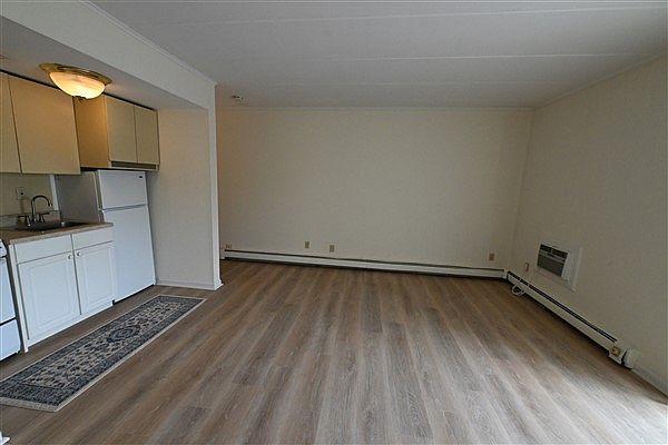 2nd image of 140 County Rd APT 203