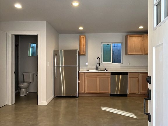 2nd image of 216 N Burlington Ave #3/4