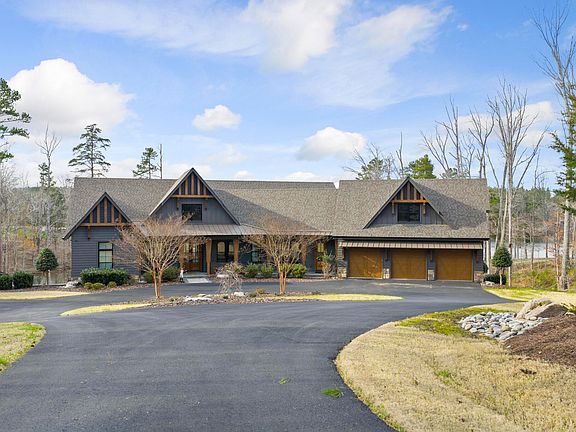 2nd image of 935 Estate Rd