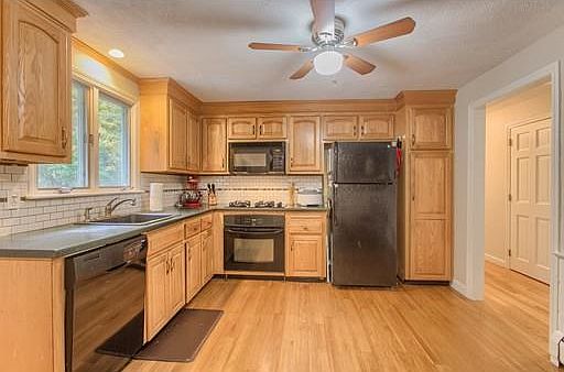 2nd image of 10 Cherry Ln