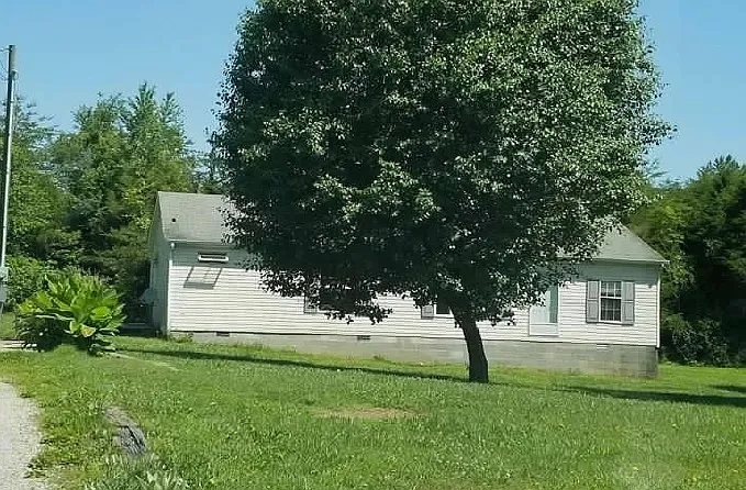 93 Lawrence Ln photo 1