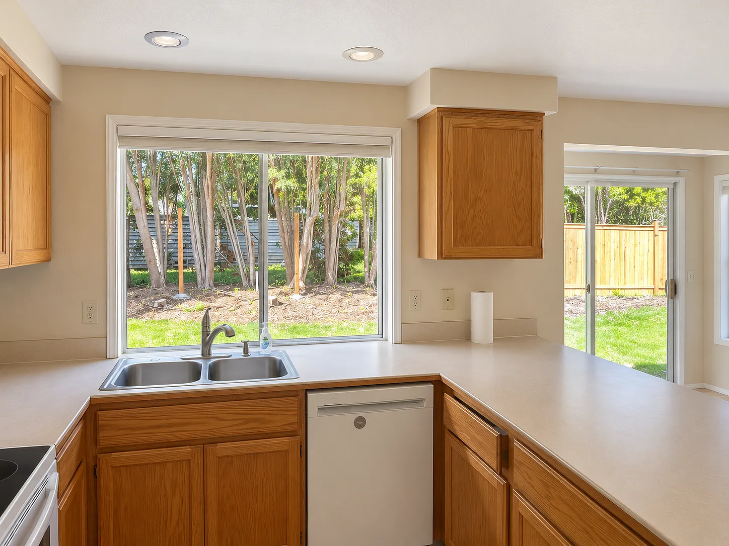 4 bed, 2080 sqft, $3,500 — Photo 4
