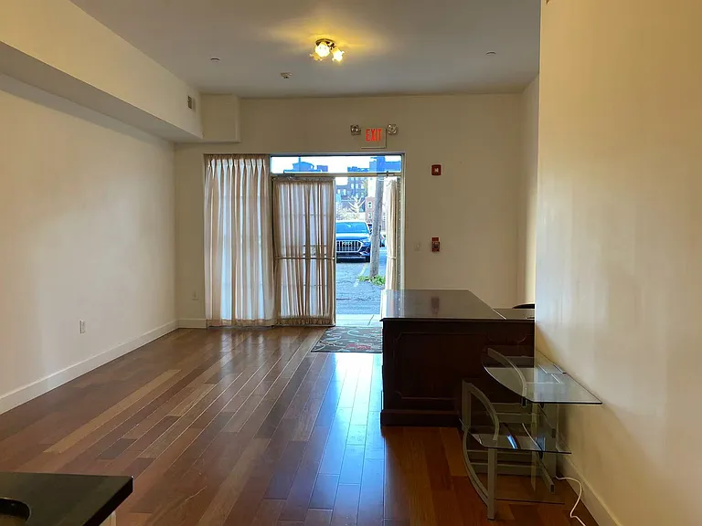 1028 Wood St #1FR — Photo 3