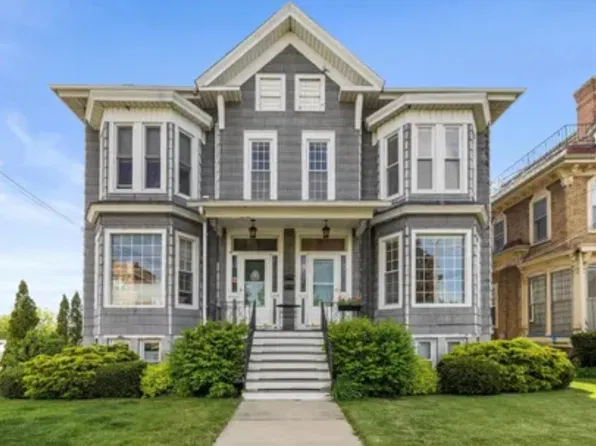 823 Lake Ave, Racine, WI 53403