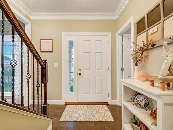 3rd image of 9665 Linden Brook Dr