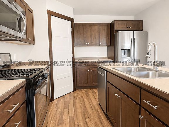3rd image of 1958 Leeward Ct