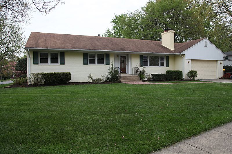 1st image of 1011 Country Club Dr NE