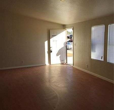 4th image of 2828 Everglade St