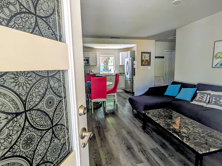 3103 Saxon Dr — Photo 34