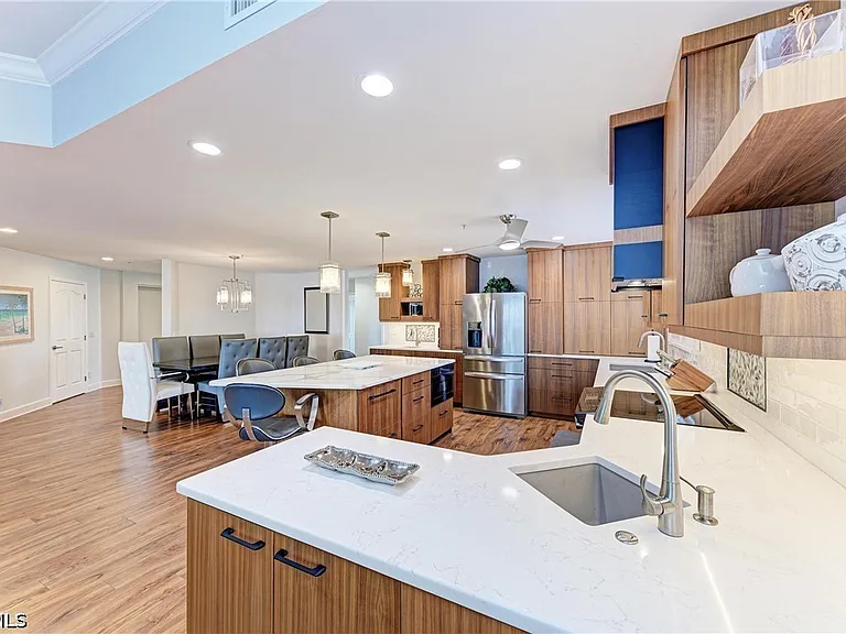 14813 Laguna Dr #401 — Photo 16
