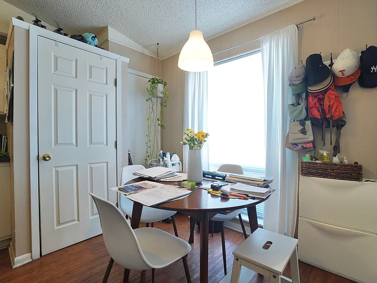 618 W 51st St #103 — Photo 10