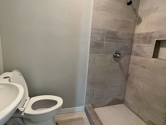 3rd image of 4111 Kirkland Ave