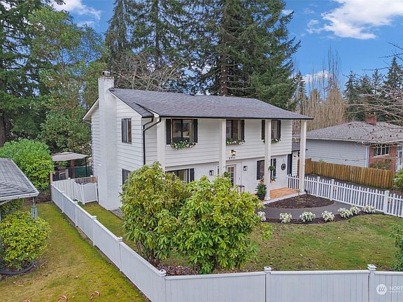 3rd image of 2711 Oxford Ct