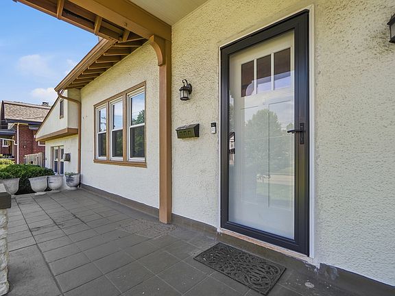 3rd image of 3601 Erie Ave #1