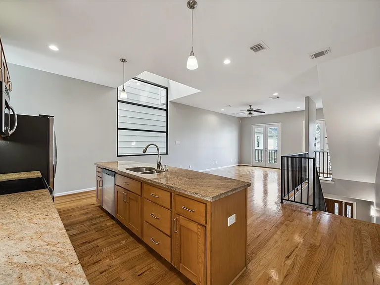 802 Waverly St #D — Photo 10