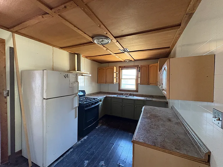 603 W Apache St — Photo 3