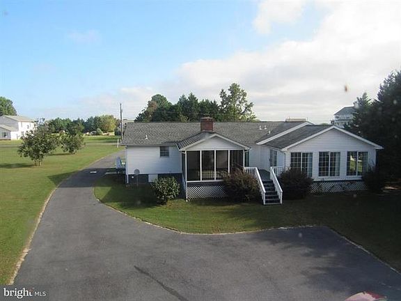 2nd image of 48 Canoe Pl