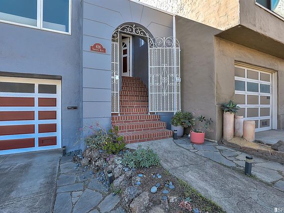 3rd image of 626 Teresita Blvd
