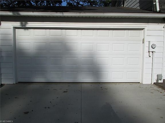 3rd image of 689 Regina Dr