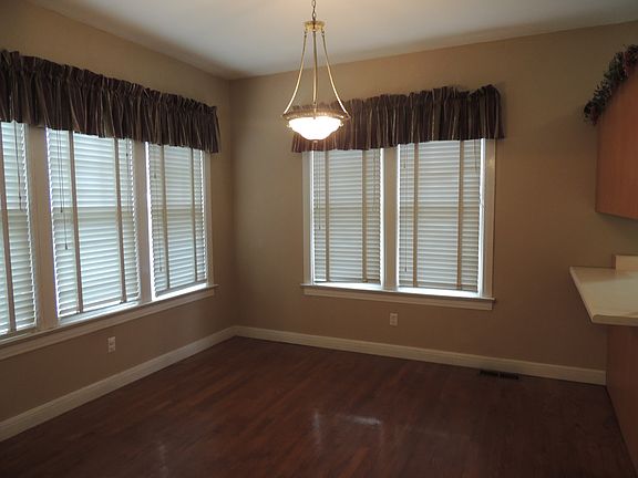 3rd image of 840 Sampson Ave