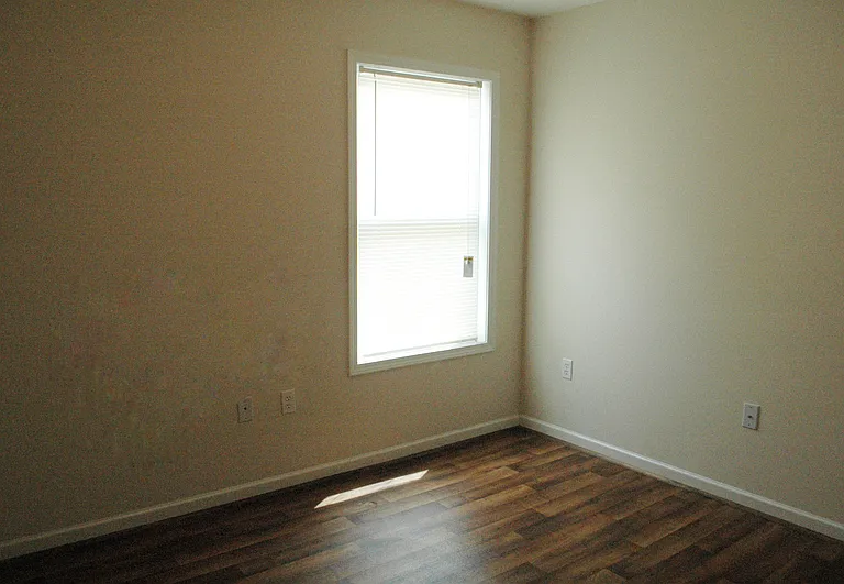 885 Peasley St NE — Photo 2