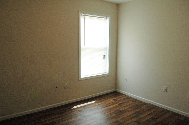 2nd image of 885 Peasley St NE
